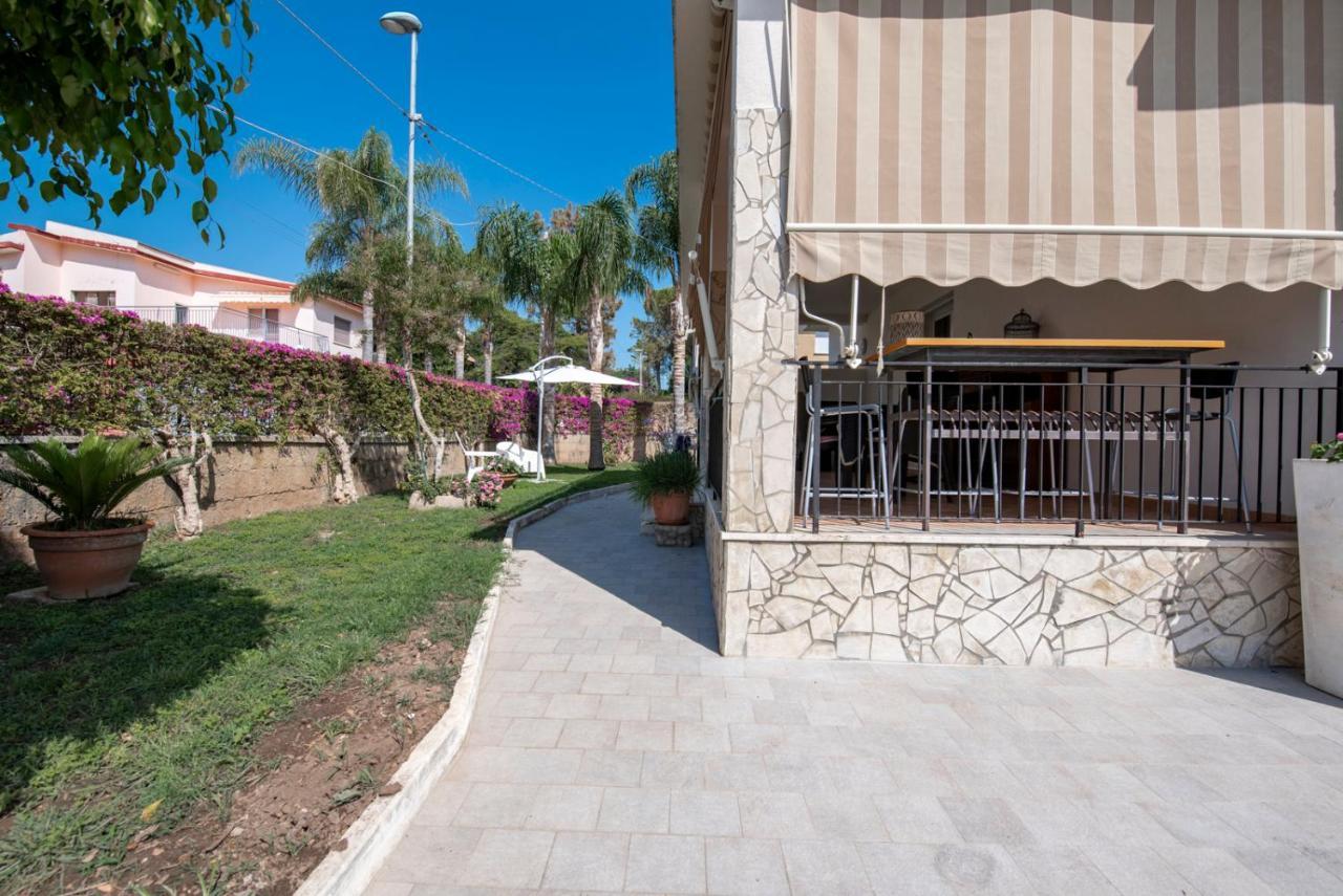 Holiday Fontane Bianche Gabriella Exterior photo